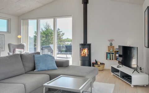 Fromer - 800M from the Sea: Piso, Mueble, Suelo, Sofá, Sala, Hogar, Diseño De Interiores, Suelos De Madera, Estufa De Leña, Casa