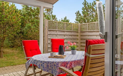 Jale - 300M from the Sea: Mueble, Silla, Mueble Para Exteriores, Mesa, Madera, Mesa Al Aire Libre, Cocina Y Comedor Mesa, Mesa De Café, Jardín, Sombra
