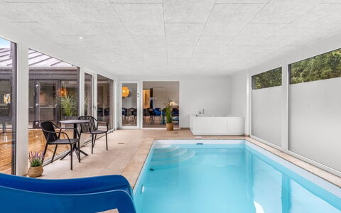 Filippine - 800M from the Sea: Mueble, Mueble Para Exteriores, Silla, Mesa, Mesa Al Aire Libre, Patio, Jardín, Cocina Y Comedor Mesa, Sombra, Mesa De Café