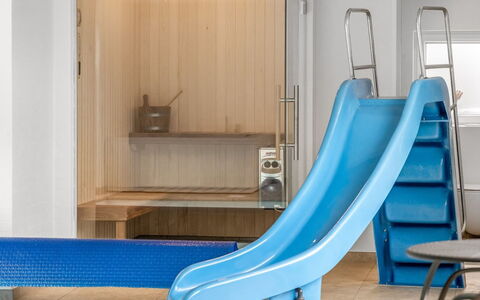 Filippine - 800M from the Sea: Mueble, Mueble Para Exteriores, Silla, Mesa, Mesa Al Aire Libre, Patio, Jardín, Cocina Y Comedor Mesa, Sombra, Mesa De Café