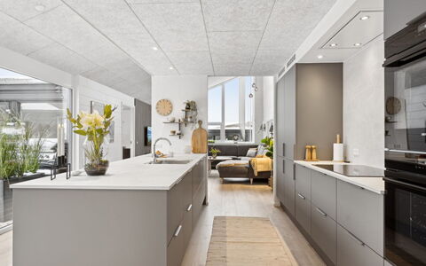 Filippine - 800M from the Sea: Cocina, Piso, Mostrador, Techo, Aparato De Cocina, Electrodoméstico, Diseño De Interiores, Suelo, Mueble, Electrodoméstico