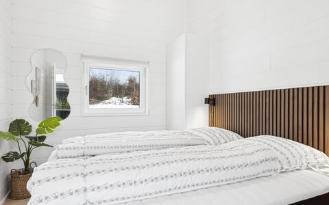 Filippine - 800M from the Sea: Madera, Habitación, Cama, Diseño De Interiores, Lecho, Piso, Sábana, Suelo, Marco De La Cama, Techo