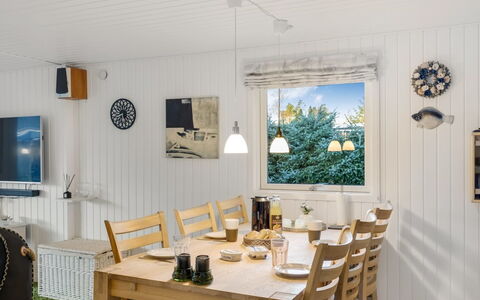 Alkmar - from the Sea: Mueble, Madera, Diseño De Interiores, Techo, Piso, Comedor, Mesa, Suelo, Habitación, Cocina Y Comedor Mesa