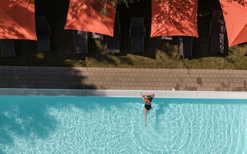 Viehhofen 1: Piscina, Ocio, Recurso, Recreación, Material Compuesto, Mueble Para Exteriores, Vacaciones, Eco Hotel, Sunlounger, Sombra