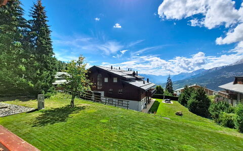 Résidence Mila N°2: Casa, Paisaje, Casa, Hill Station, Área Rural, Cordillera, Cabaña, Pendiente, Alerce, Valle