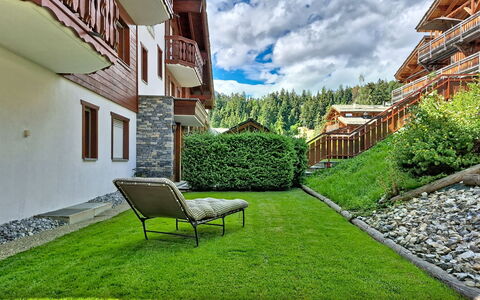 Résidence Mila N°2: Casa, Jardín, Césped, Inmuebles, Paisajismo, Yarda, Eco Hotel, Alerce, Villa