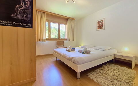 Résidence Mila N°2: Cama, Diseño De Interiores, Mueble, Habitación, Suelo, Sábana, Piso, Lecho, Madera, Habitación