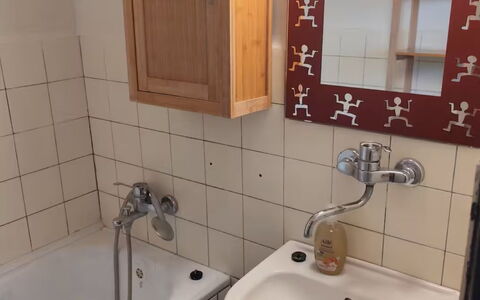 Elizabeth: Lavabo Del Baño, Arreglo De Tubería, Baño, Piso, Lavabo, Suelo, Grifo, Diseño De Interiores, Plomería, Habitación