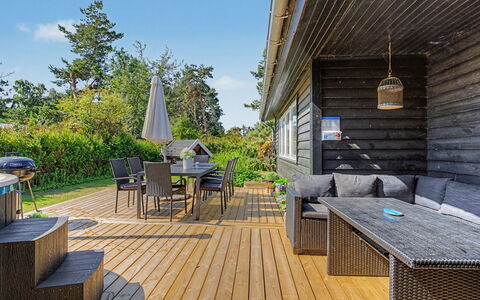 Leve - 300M from the Sea: Suelos De Madera, Madera, Porche, Madera Dura, Tablón, Cubierta, Mueble Para Exteriores, Manchas De Madera, Casa, Cabaña