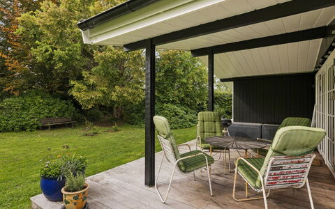 Brynja - 2.5Km from the Sea: Mueble, Sombra, Mueble Para Exteriores, Silla, Mesa Al Aire Libre, Jardín, Estructura Al Aire Libre, Patio Interior, Yarda, Patio