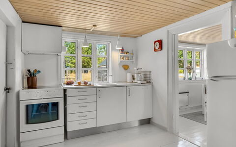 Safir - 1.7Km from the Sea: Cocina, Piso, Aparato De Cocina, Electrodoméstico, Mostrador, Diseño De Interiores, Madera, Suelo, Electrodoméstico, Techo