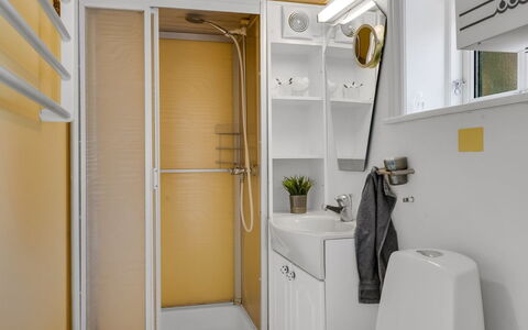Safir - 1.7Km from the Sea: Arreglo De Tubería, Piso, Diseño De Interiores, Suelo, Baño, Plomería, Habitación, Grifo, Lavabo, Baño