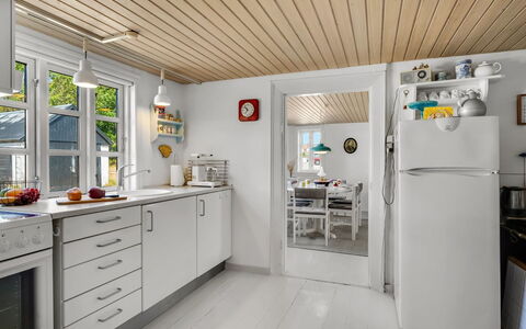 Safir - 1.7Km from the Sea: Cocina, Aparato De Cocina, Diseño De Interiores, Electrodoméstico, Madera, Mostrador, Piso, Electrodoméstico, Techo, Gabinetes