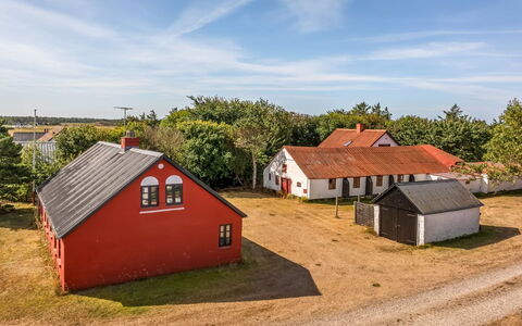 Safir - 1.7Km from the Sea: Cielo, Hierba, Casa, Techo, Casa, Área Rural, Llanura, Cabaña, El Terreno Del Lote, Asentamientos Humanos