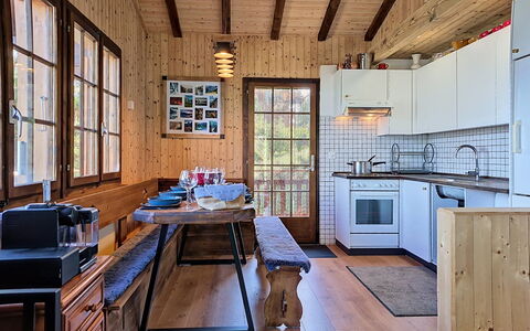 Ozer: Madera, Mueble, Techo, Piso, Cocina, Diseño De Interiores, Suelo, Cabaña, Casa, Madera Dura