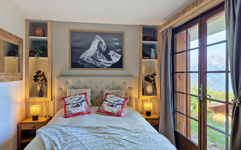 Ozer: Mueble, Diseño De Interiores, Cama, Habitación, Pared, Sábana, Lecho, Habitación, Madera, Suelo