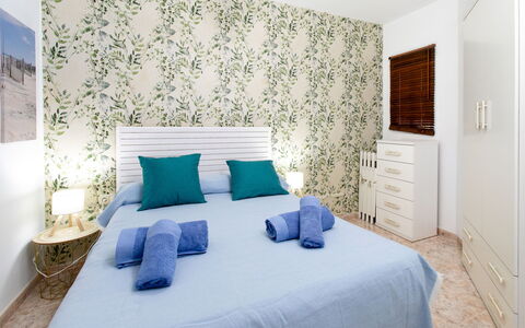Gondolas Tropical: Mueble, Diseño De Interiores, Piso, Pared, Suelo, Habitación, Madera, Habitación, Cama, Techo