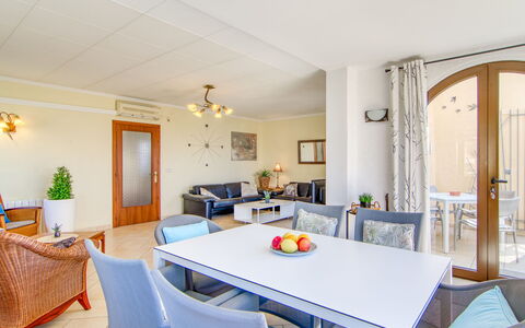Schöne: Mueble, Piso, Diseño De Interiores, Silla, Cocina Y Comedor Mesa, Suelo, Mesa, Techo, Comedor, Encendiendo