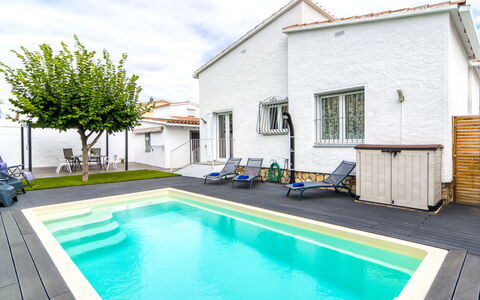 Antonia: Azul, Piscina, Material Compuesto, Recurso, Ocio, Eco Hotel, Inmuebles, Villa, Fuente De Agua, Mueble Para Exteriores