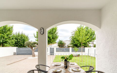 Antonia: Mueble, Diseño De Interiores, Cocina Y Comedor Mesa, Silla, Casa, Mesa, Techo, Comedor, Inmuebles, Planta De Casa