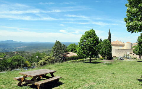 Lou Parpaiou: Paisaje, Colina, El Terreno Del Lote, Llanura, Mueble Para Exteriores, Hill Station, Banco Al Aire Libre, Prado, Mesa De Picnic, Mesa Al Aire Libre