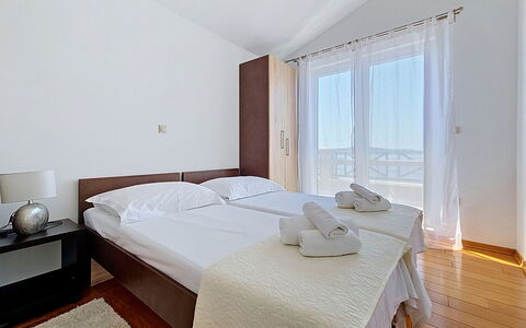 Bliss: Madera, Diseño De Interiores, Suelo, Techo, Piso, Mueble, Cama, Habitación, Departamento, Habitación