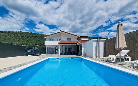 Ivana: Piscina, Ocio, Recurso, Hotel
