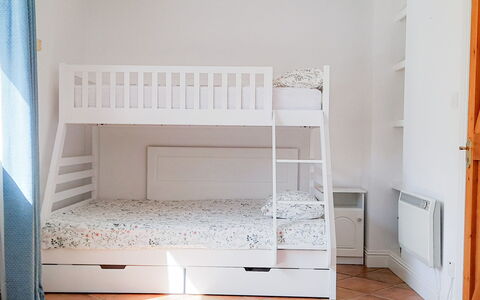 Ballyconneely Hc No.5: Mueble, Litera, Habitación, Diseño De Interiores, Cama, Suelo, Madera, Piso, Habitación, Lecho