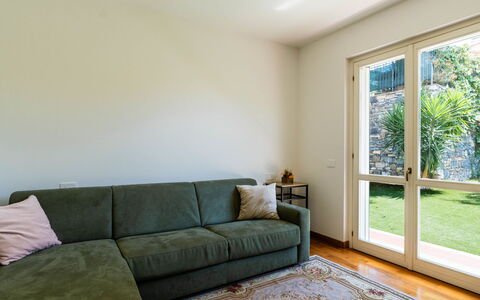Casa Dell'Ulivo: Mueble, Diseño De Interiores, Piso, Sofá, Suelo, Pared, Madera, Habitación, Techo, Sala