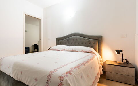 Casa Dell'Ulivo: Cama, Mueble, Lecho, Diseño De Interiores, Habitación, Sábana, Suelo, Pared, Madera, Piso