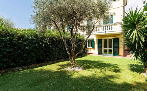 Casa Dell'Ulivo: Verde, Arbusto, Jardín, Césped, Cobertura, Paisajismo, Sombra, Yarda, Patio Interior, Inmuebles
