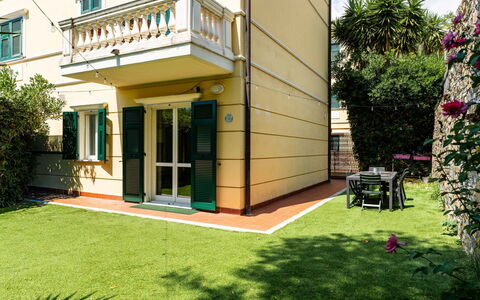 Casa Dell'Ulivo: Casa, Departamento, Balcón, Condominio, Césped, Yarda, Paisajismo, Patio Interior, Planta De Casa, Hotel