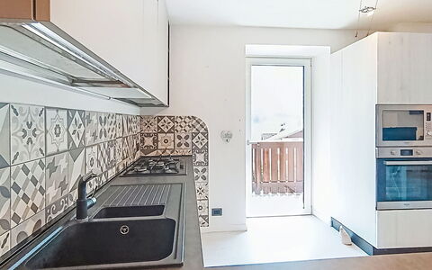 Federica: Piso, Cocina, Suelo, Madera, Diseño De Interiores, Mostrador, Electrodoméstico, Aparato De Cocina, Casa, Gabinetes