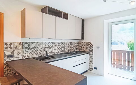 Federica: Piso, Cocina, Diseño De Interiores, Pared, Madera, Suelo, Mostrador, Techo, Habitación, Casa