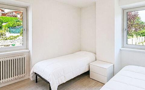 Federica: Madera, Piso, Habitación, Suelo, Diseño De Interiores, Departamento, Cama, Techo, Sábana, Habitación