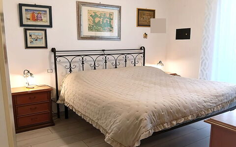 Oasi Blocco a: Cama, Mueble, Habitación, Lecho, Sábana, Piso, Suelo, Diseño De Interiores, Linos, Marco De La Cama
