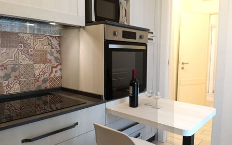 Oasi Blocco a: Piso, Diseño De Interiores, Cocina, Mostrador, Suelo, Aparato De Cocina, Electrodoméstico, Mueble, Gabinetes, Habitación