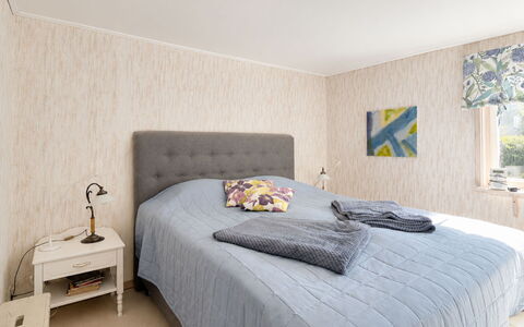 Jennys Pärla: Cama, Mueble, Diseño De Interiores, Habitación, Pared, Lecho, Suelo, Sábana, Piso, Madera