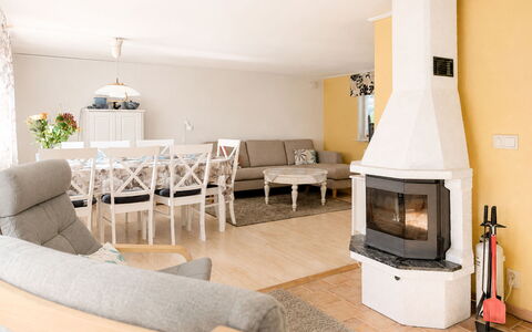 Jennys Pärla: Mueble, Diseño De Interiores, Piso, Madera, Suelo, Habitación, Techo, Sala, Encendiendo, Sofá