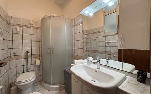 Sole Mare Sicilia: Baño, Arreglo De Tubería, Diseño De Interiores, Lavabo Del Baño, Piso, Suelo, Lavabo, Habitación, Baño, Grifo