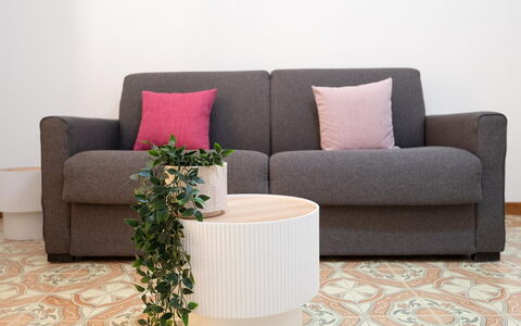 Sole Mare Sicilia: Mueble, Sofá, Sala, Diseño De Interiores, Amortiguar, Arrojar La Almohada, Comodidad, Suelo, Almohada