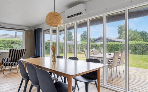 Solvey - 700M from the Sea: Mueble, Diseño De Interiores, Piso, Madera, Comedor, Cocina Y Comedor Mesa, Suelo, Mesa, Techo, Silla