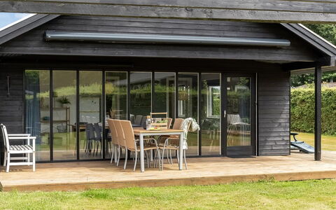 Solvey - 700M from the Sea: Madera, Techo, Cabaña, Porche, Puerta, Casa, Vía Muerta, Mueble, Cobertura Del Suelo, Mueble Para Exteriores