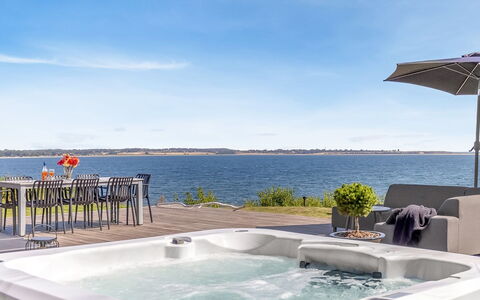 Lin - 80M from the Sea: Bañera, Arreglo De Tubería, Ocio, Mueble Para Exteriores, Piscina, Jacuzzi, Paraguas, Recurso, Diseño