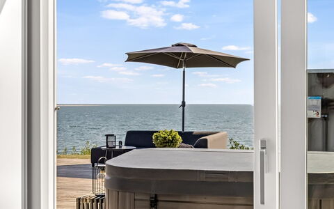 Lin - 80M from the Sea: Mar, Mueble, Oceano, Balcón, Mueble Para Exteriores, Costa, Silla, Sombra, Playa, Cubierta