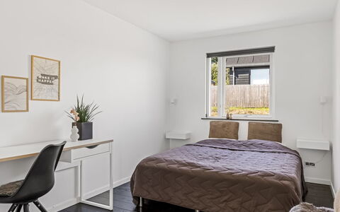 Lin - 80M from the Sea: Mueble, Cama, Diseño De Interiores, Habitación, Techo, Madera, Piso, Suelo, Habitación, Sábana