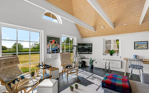 Helma - 580M to the Fjord: Diseño De Interiores, Mueble, Madera, Piso, Techo, Suelo, Silla, Sala, Encendiendo, Casa
