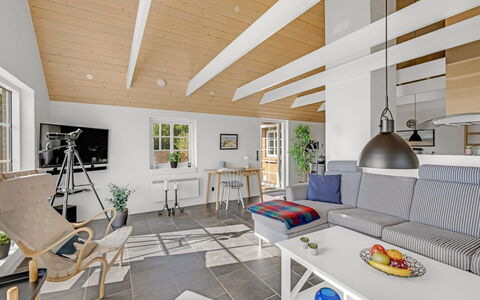 Helma - 580M to the Fjord: Mueble, Diseño De Interiores, Piso, Madera, Techo, Sofá, Suelo, Mesa, Silla, Sala