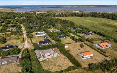 Helma - 580M to the Fjord: Techo, Casa, Barrio Residencial, Casa, Inmuebles, Cabaña, Diseño