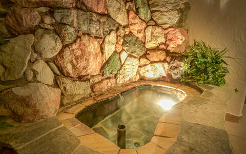 Hopfgarten im Brixental 696: Klippe, Pared De Piedra, Material Natural, Fuente De Agua, Losa, Diseño, Loseta, Bañera, Fotografía De Naturalezas Muertas, Piscina